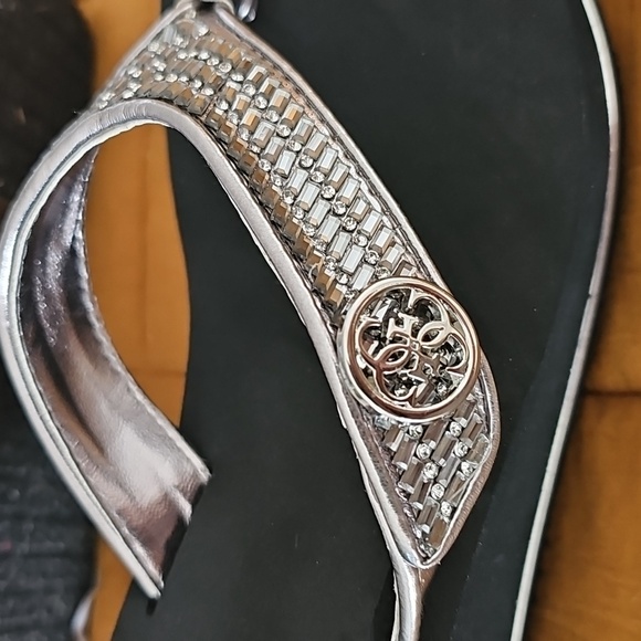 GUESS NIB Women's Black and Silver Sparkle Sarraly Platform Sandals sz 8 - Picture 2 of 4